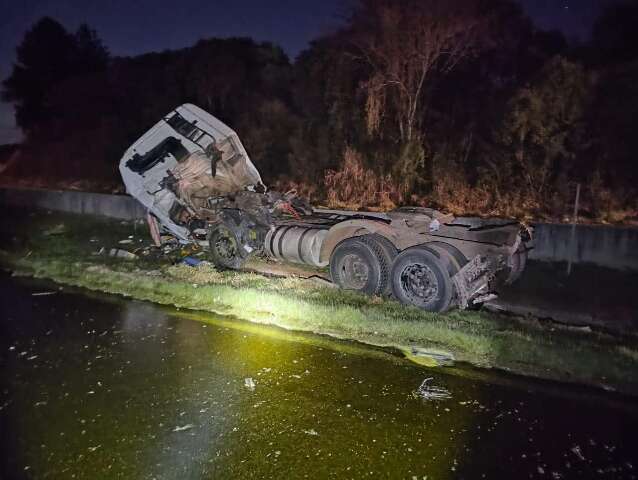 Caminhoneiro de MS morre em acidente com carreta de &oacute;leo vegetal no Paran&aacute;