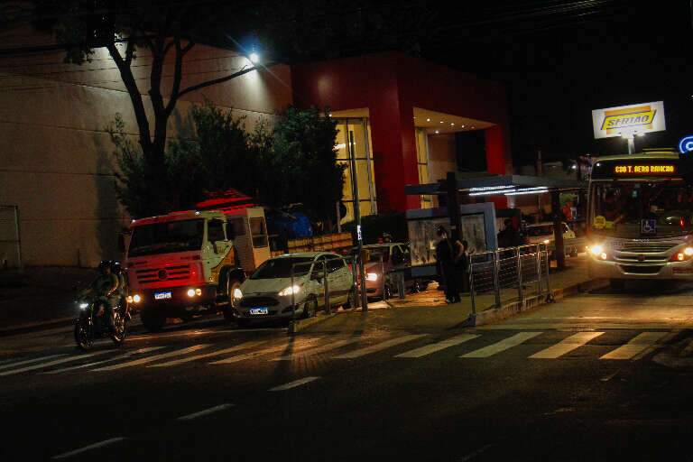 Avenida Brilhante com corredor de ônibus em funcionamento (Foto: Juliano Almeida)