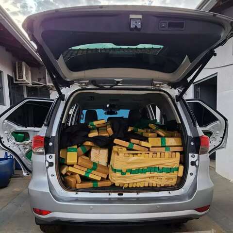 PF apreende 1 tonelada de maconha em caminhonete na BR-163