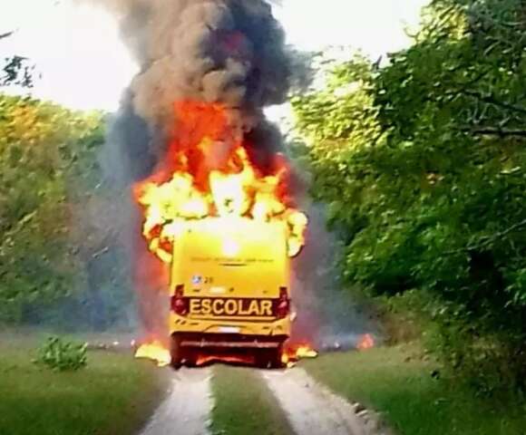 Dois anos ap&oacute;s fogo em &ocirc;nibus, transporte escolar &eacute; investigado em Brasil&acirc;ndia
