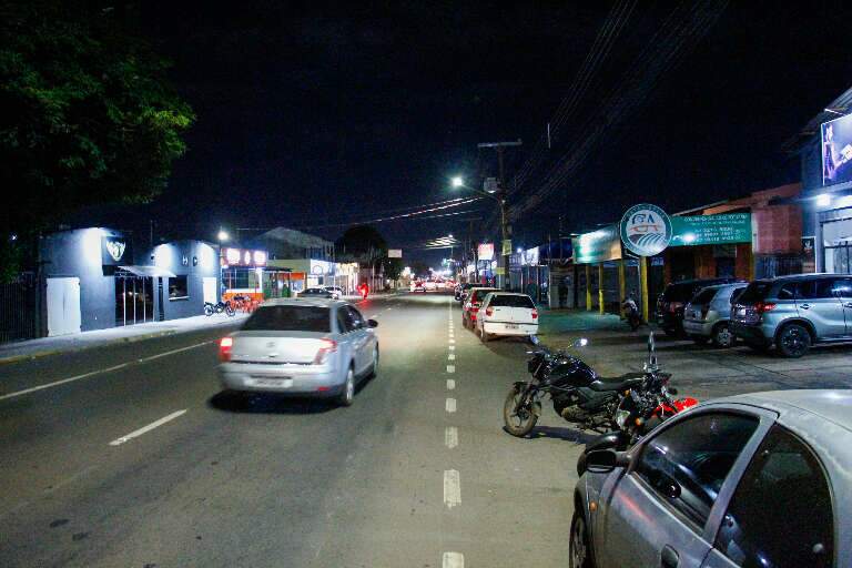 Avenida Brilhante com corredor de ônibus em funcionamento (Foto: Juliano Almeida)