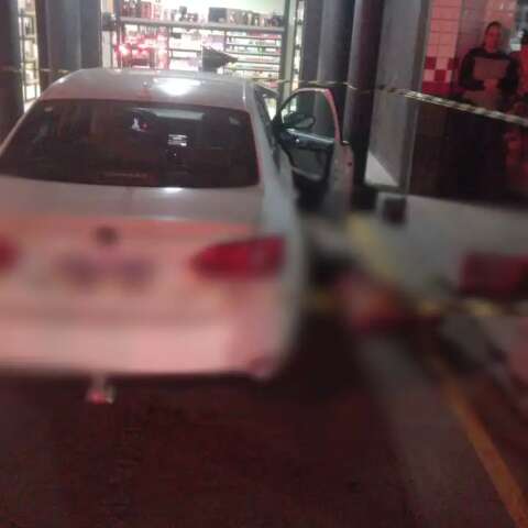 Casal &eacute; assassinado a tiros dentro de carro em Coronel Sapucaia