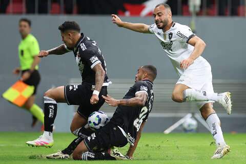 Botafogo vence o Vasco por 2 a 0 em cl&aacute;ssico no Man&eacute; Garrincha