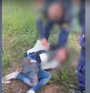 Jovem amarrado e agredido por guardas vive nas ruas e foi liberado 24h depois