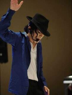 Apresenta&ccedil;&atilde;o escolar transformou Jhader em cover de Michael Jackson
