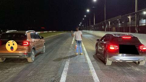 Combatendo rachas de rua, aut&oacute;dromo faz corrida com carros populares
