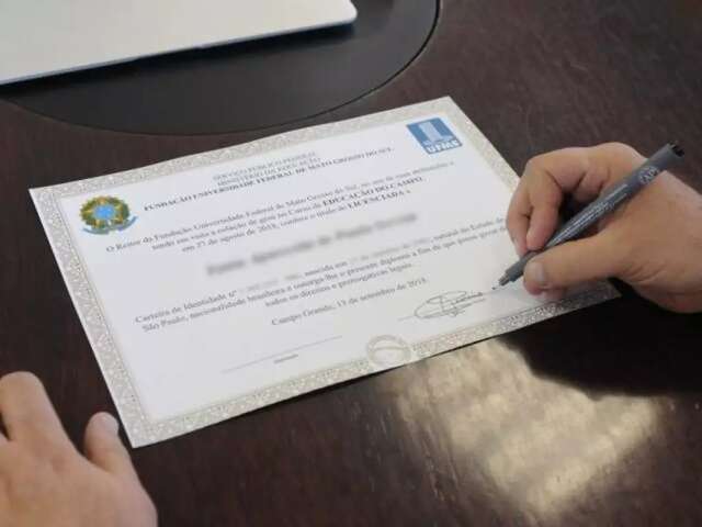Diploma impresso deixa de valer e vers&atilde;o digital passa a ser obrigat&oacute;ria 