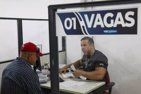 Ag&ecirc;ncias de trabalho abrem semana com 2,8 mil vagas em diversas &aacute;reas
