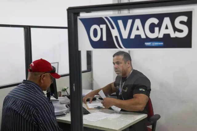 Ag&ecirc;ncias de trabalho abrem semana com 2,8 mil vagas em diversas &aacute;reas