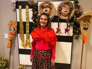 Professora exigente virou querida e ex-alunos festam com ela todo ano Professora exigente virou querida e ex-alunos festam com ela todo ano