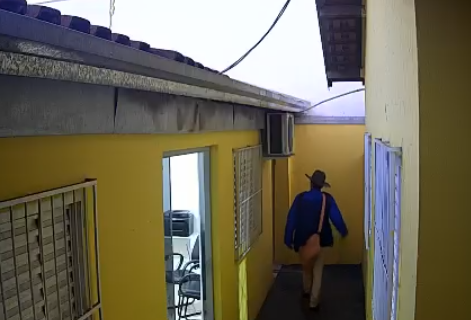 Ladr&atilde;o invade escrit&oacute;rio de vereador e ao ser visto agride idosa 