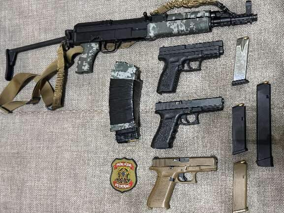 Filho e sobrinho de subprefeito são presos pela PF com fuzil e 3 pistolas