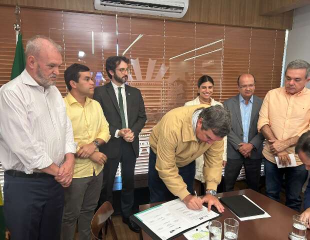 Com investimento de R$ 32,7 milh&otilde;es, governo assina constru&ccedil;&atilde;o de 249 casas