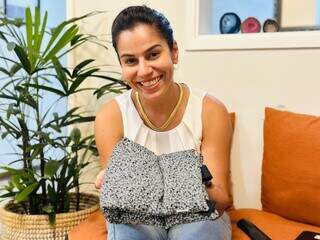 Al&iacute;vio da dor com a bolsa quentinha fez Kassandra ajudar outras pessoas