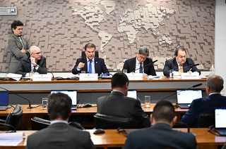 Senado aprova missão oficial aos EUA para tentar barrar tarifa de 50% Senado aprova missão oficial aos EUA para tentar barrar tarifa de 50%
