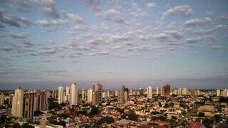 Ter&ccedil;a-feira ser&aacute; de sol forte e baixa umidade em Campo Grande