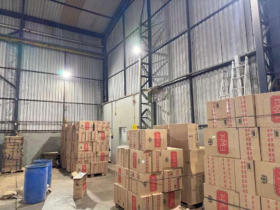 Paraguaios eram mantidos escravos em fábrica de cigarros clandestina