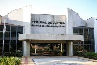 Assessora de desembargador &eacute; exonerada por fraudar cart&atilde;o de cr&eacute;dito de ju&iacute;za