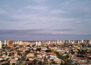 Nevoeiro anuncia frente fria que derruba temperatura