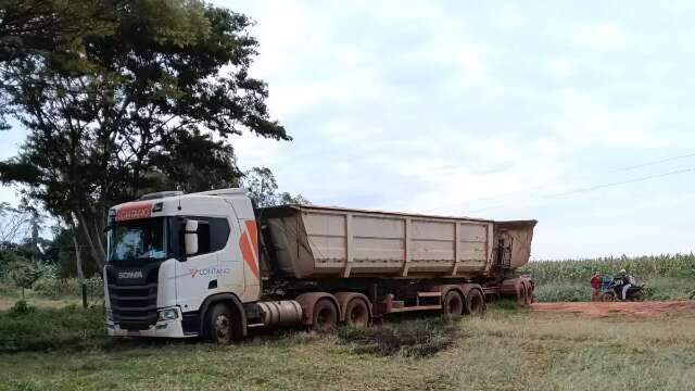 Crian&ccedil;a morre eletrocutada ap&oacute;s carreta derrubar poste em fazenda
