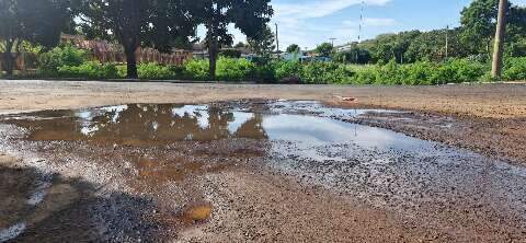 Vazamento de esgoto persiste h&aacute; 15 dias em cruzamento do Aero Rancho 