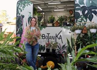  Ap&oacute;s 25 anos de arquitetura, Karla reinventa carreira com jardim m&oacute;vel