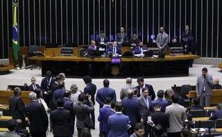 Com votação on line na madrugada, PL do desmatamento passa com 5 votos de MS Com votação on line na madrugada, PL do desmatamento passa com 5 votos de MS