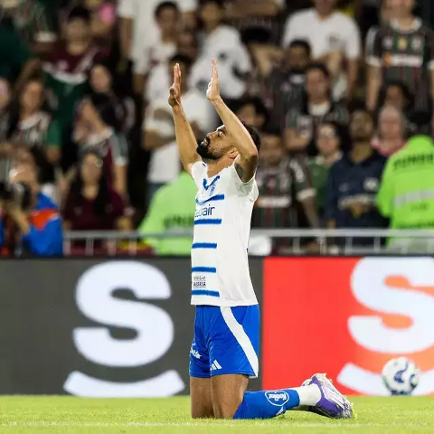 Cruzeiro vence Fluminense e assume a lideran&ccedil;a do Brasileir&atilde;o