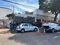 Operação flagra gato de energia e poço clandestino em ferro-velho no Centro