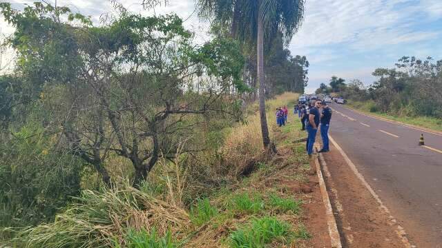 Picape sai da pista em trecho de ribanceira e 2 morrem 