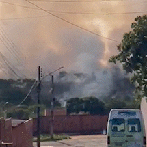Temporada de queimadas come&ccedil;a e fuma&ccedil;a em bairro &eacute; vista a 10 km de dist&acirc;ncia