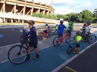 Projeto incentiva mais de 600 crian&ccedil;as a trocarem sedentarismo pelo ciclismo