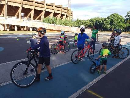 Projeto incentiva mais de 600 crian&ccedil;as a trocarem sedentarismo pelo ciclismo