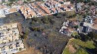Incêndio acaba com vegetação e fumaça toma conta de bairro