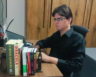Da prosa &agrave; poesia: escritor de Campo Grande se destaca em premia&ccedil;&atilde;o