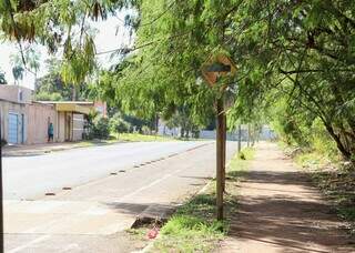 Mais um motociclista rampa quebra-molas e moradores alertam para perigo