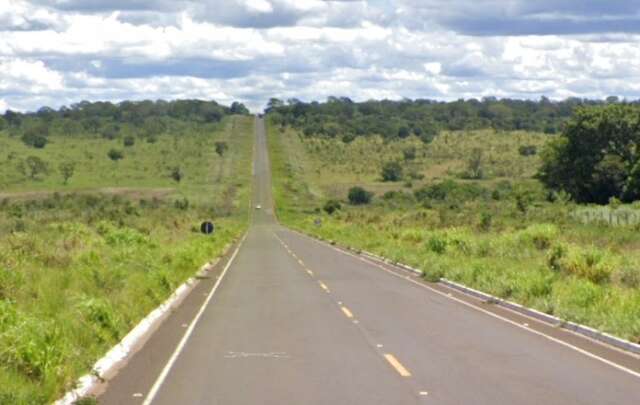 Motorista morre preso &agrave;s ferragens ap&oacute;s caminhonete capotar na MS-040