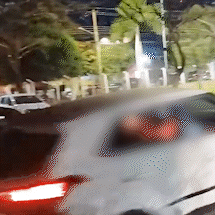Motorista bate em 3 carros e invade casa no Coophavila 