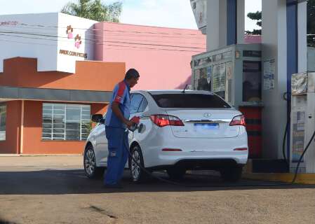 Pre&ccedil;o da gasolina cai R$ 0,10 e frentistas t&ecirc;m expectativa de novas baixas 