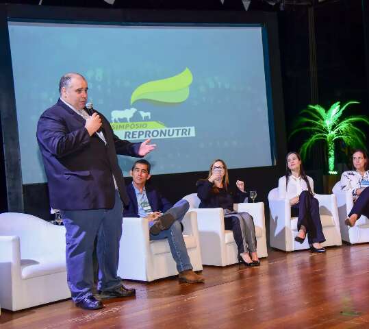 Futuro da pecu&aacute;ria &eacute; tema de simp&oacute;sio realizado na Capital nos dias 29 e 30