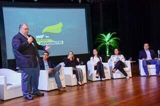 Futuro da pecuária é tema de simpósio realizado na Capital nos dias 29 e 30 Futuro da pecuária é tema de simpósio realizado na Capital nos dias 29 e 30