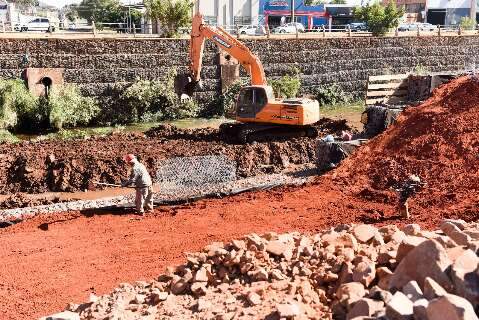 Obra contra enchentes na Ernesto Geisel atinge metade do cronograma