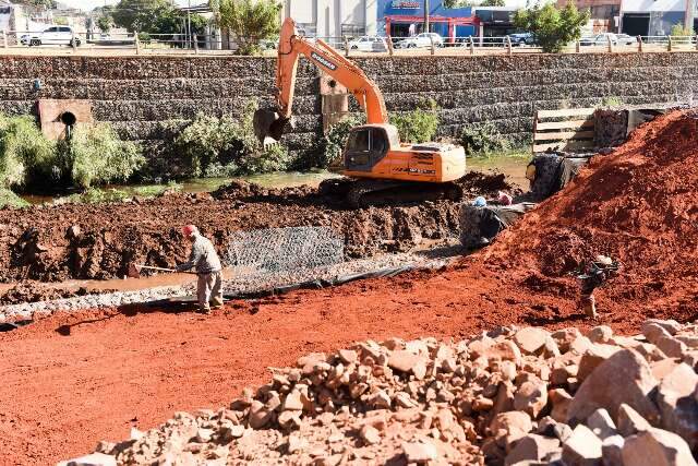 Obra contra enchentes na Ernesto Geisel atinge metade do cronograma