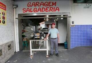 Ap&oacute;s 19 anos como motociclista, Jos&eacute; montou salgaderia na garagem