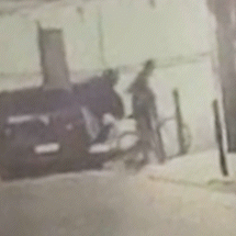 Atiradores encapuzados dispara 12 vezes contra dupla no Jardim Nhanh&aacute;