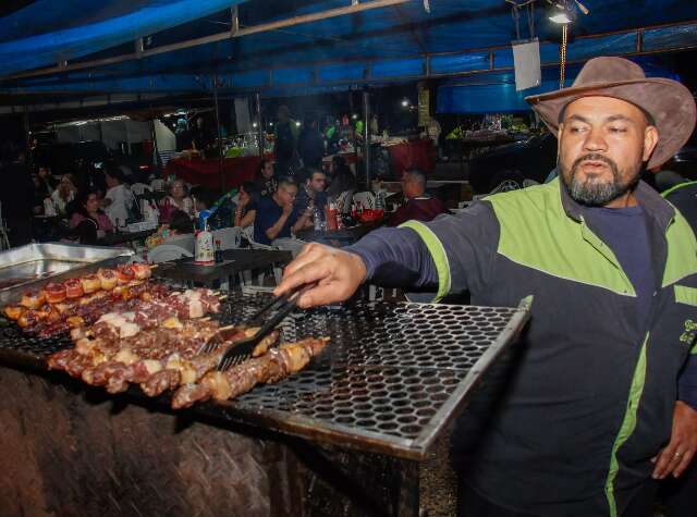 Barraca do Gordo guarda 40 anos de espeto e amor familiar pelas feiras