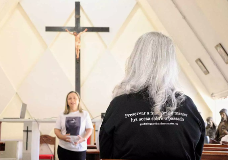 Palestra de m&atilde;e acolhe a dor que s&oacute; quem enterra um filho conhece