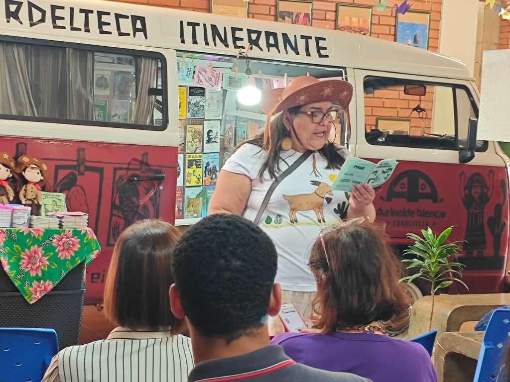 Cordel acessível leva contos clássicos a crianças de forma inclusiva
