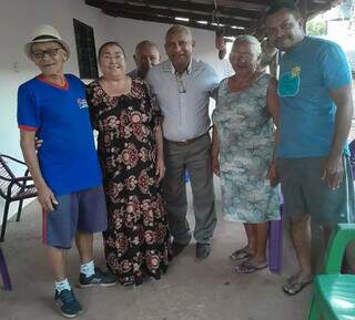 Fam&iacute;lia percorre 5 mil km para visitar e retomar la&ccedil;os com parentes