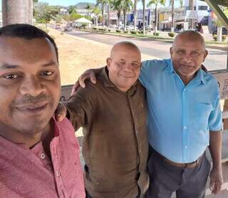 Fam&iacute;lia percorre 5 mil km para visitar e retomar la&ccedil;os com parentes